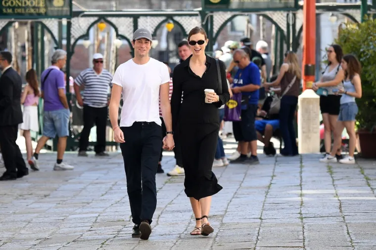 Pisalo se da je bila s Taylor Swift, a onda se udala: Manekenka od 188 centimetara i dalje dominira