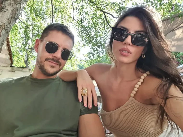 Zaručnica Miloša Bikovića rijetko se pojavljuje u medijima, a ovo su njezina najbolja izdanja