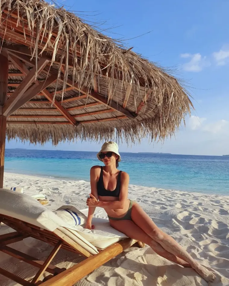 Zaručnica Miloša Bikovića rijetko se pojavljuje u medijima, a ovo su njezina najbolja izdanja