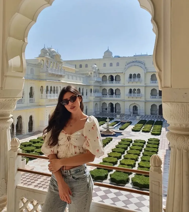 Zaručnica Miloša Bikovića rijetko se pojavljuje u medijima, a ovo su njezina najbolja izdanja