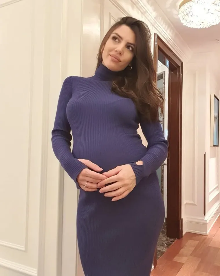 Zaručnica Miloša Bikovića rijetko se pojavljuje u medijima, a ovo su njezina najbolja izdanja