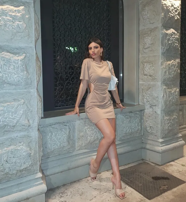 Zaručnica Miloša Bikovića rijetko se pojavljuje u medijima, a ovo su njezina najbolja izdanja