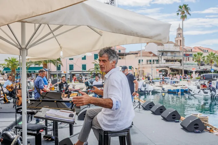 Pripreme za 'Trag u beskraju': Poznata lica pjevat će Oliveru u čast, ovako je izgledala proba
