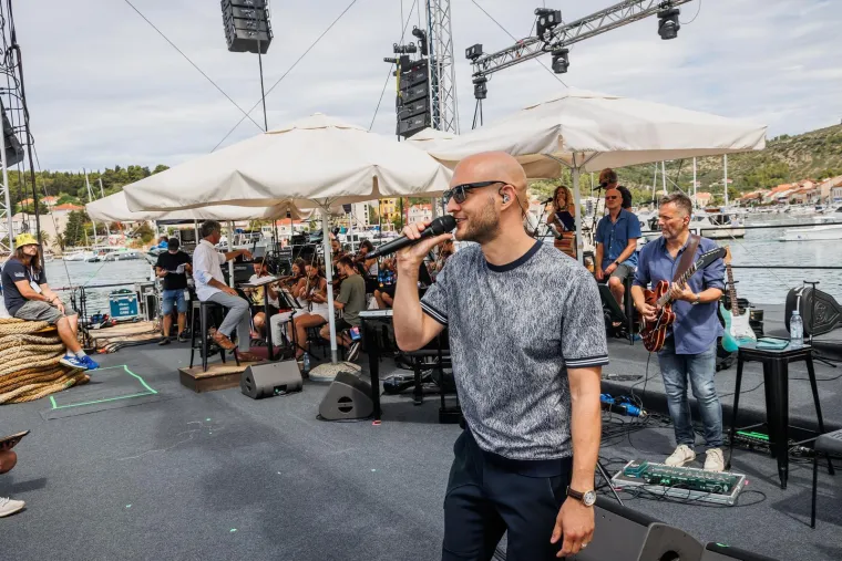 Pripreme za 'Trag u beskraju': Poznata lica pjevat će Oliveru u čast, ovako je izgledala proba