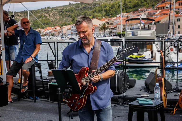 Pripreme za 'Trag u beskraju': Poznata lica pjevat će Oliveru u čast, ovako je izgledala proba