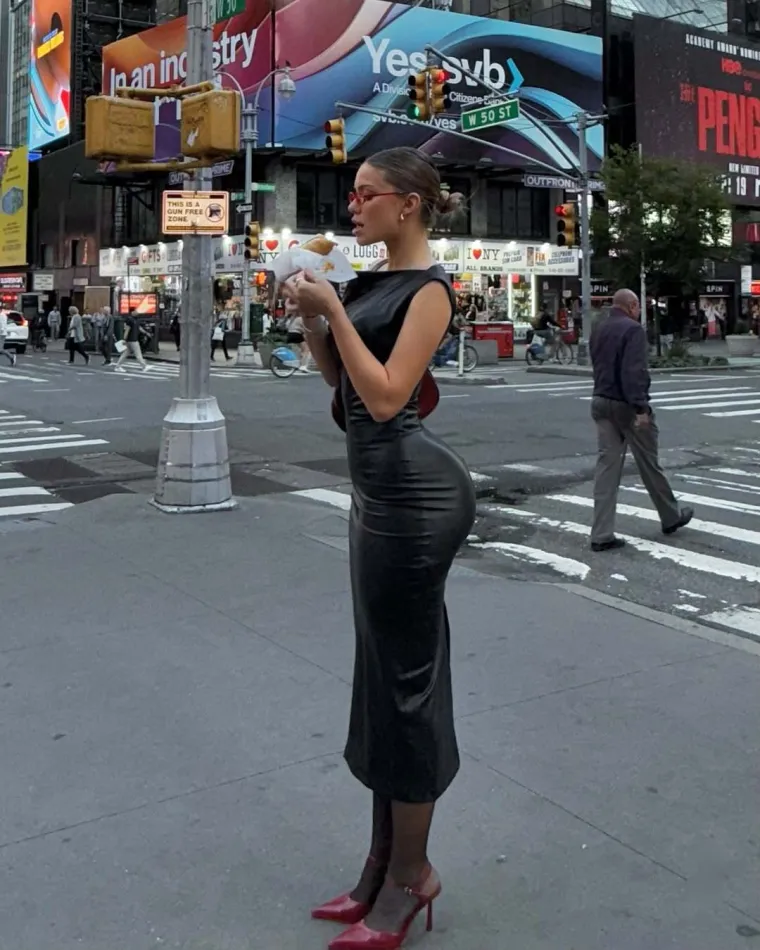 Ovo je nova cura Bake Praseta? Prvo je bila djevojka za jednu noć, a sada s njom provodi dane