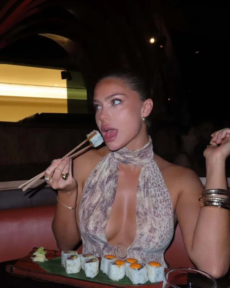 Ovo je nova cura Bake Praseta? Prvo je bila djevojka za jednu noć, a sada s njom provodi dane