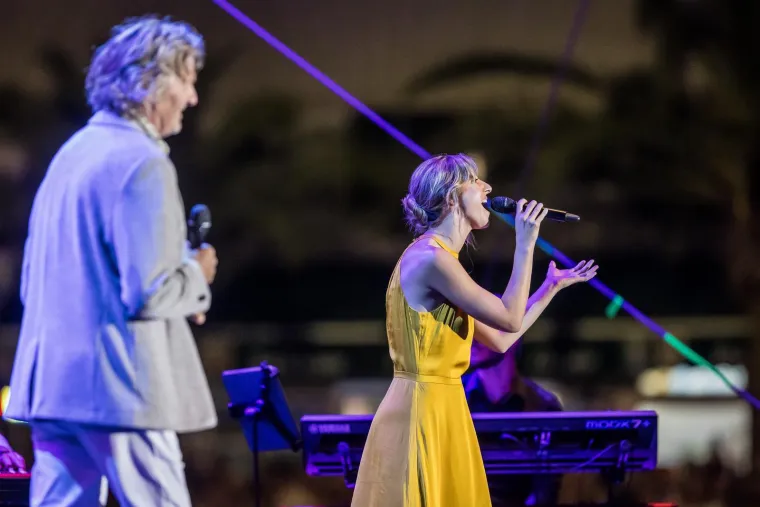 Vela Luka sinoć gorjela uz Oliverove hitove: Evo tko je sve zapjevao u njegovu čast