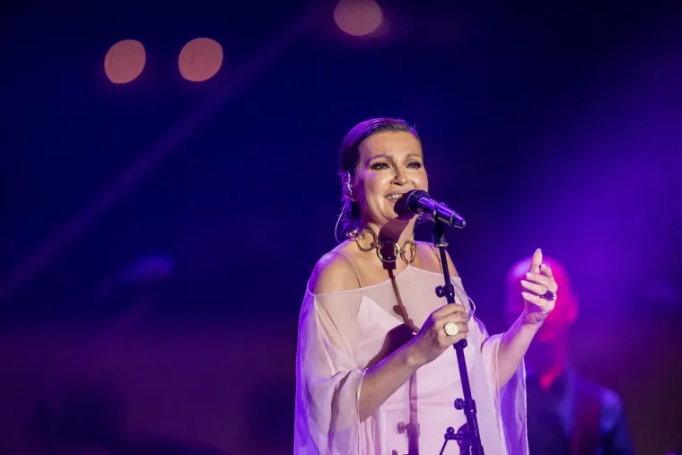 Vela Luka sinoć gorjela uz Oliverove hitove: Evo tko je sve zapjevao u njegovu čast