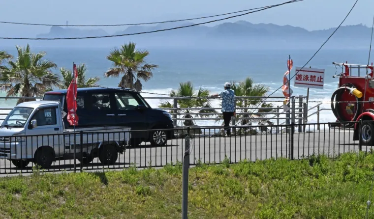 Gužve na cestama i u zračnim lukama, udaraju prvi valovi cunamija