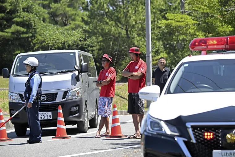 Gužve na cestama i u zračnim lukama, udaraju prvi valovi cunamija