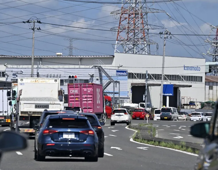 Gužve na cestama i u zračnim lukama, udaraju prvi valovi cunamija