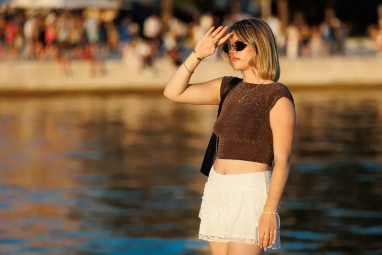 Djevojke osmijehom očarale prolaznike i pozirale kao modeli: Svi su ih gledali