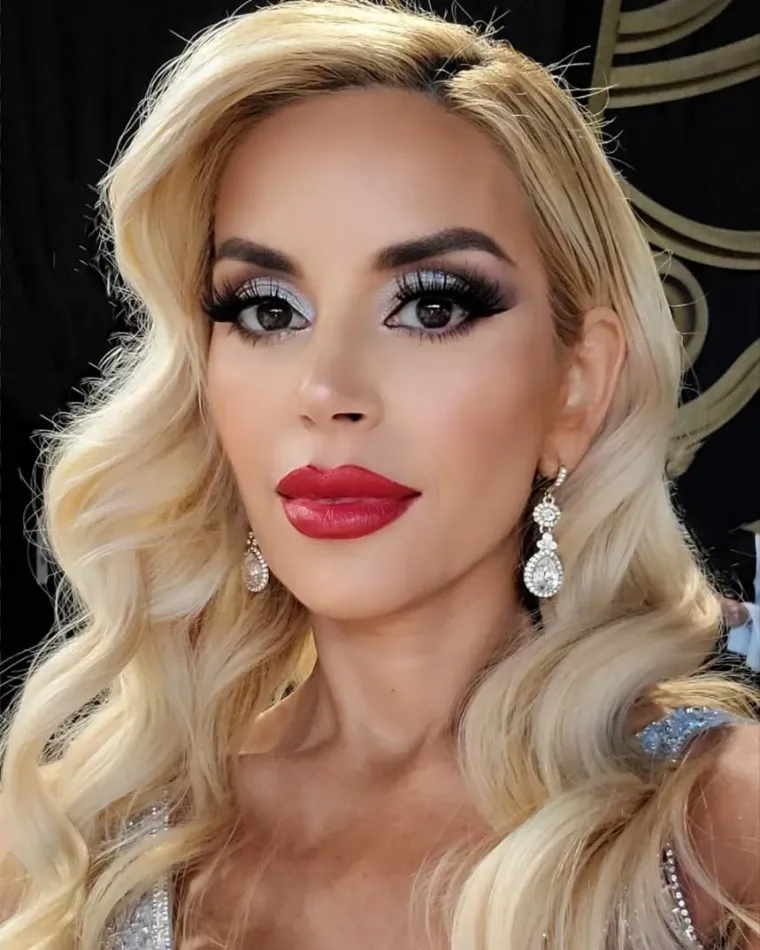 Kraljica plastičnih operacija: Živa Barbika koja tvrdi da joj je opsjednuta lutka kći