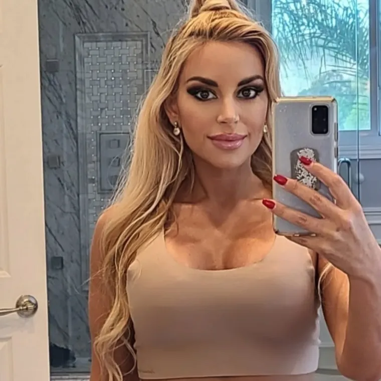 Kraljica plastičnih operacija: Živa Barbika koja tvrdi da joj je opsjednuta lutka kći