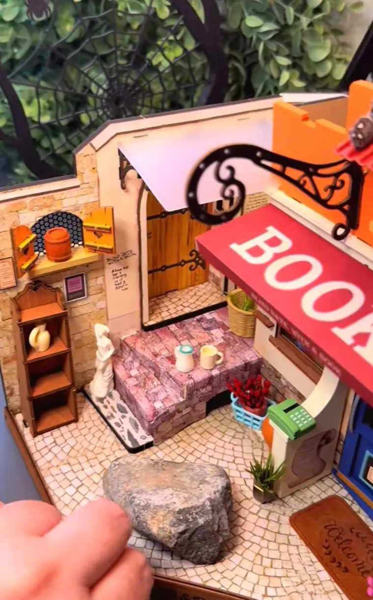 Užasavala se paukova, a onda im je izgradila dom iz snova: Nevjerojatno je u kakvom luksuzu žive