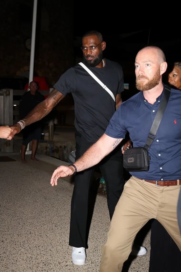 LeBron u drugom planu, njegova supruga je obukla prozirnu haljinu: 'Sve je pokazala!'