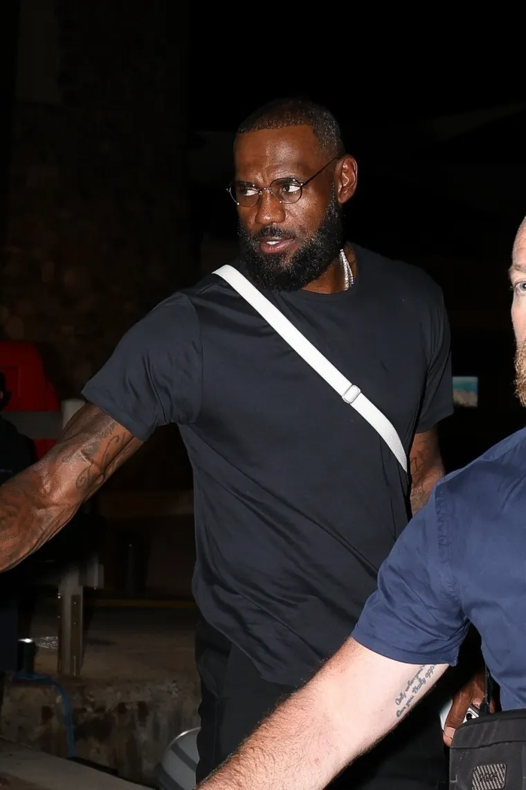 LeBron u drugom planu, njegova supruga je obukla prozirnu haljinu: 'Sve je pokazala!'