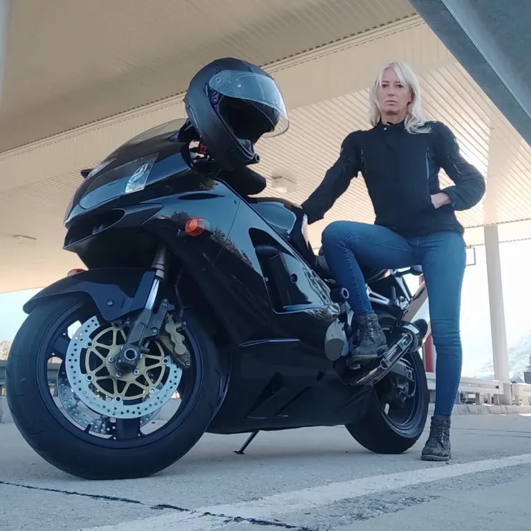 Tedi Spalato osvojio je srce strastvene bajkerice: Upoznajte njegovu 18 godina mlađu Branku &Scaron;legl