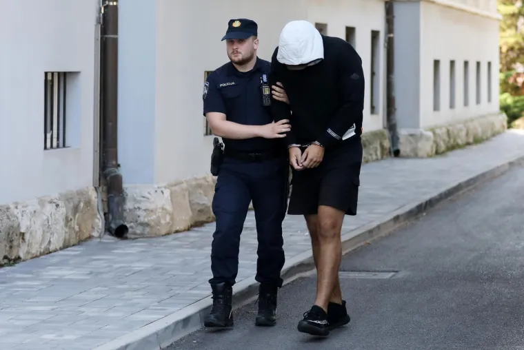 Pogledajte privođenje redara osumnjičenih za premlaćivanje Slovenca: 'Bili su ljuti kao risovi'