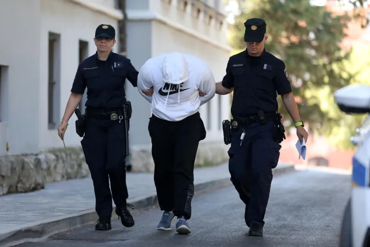 Pogledajte privođenje redara osumnjičenih za premlaćivanje Slovenca: 'Bili su ljuti kao risovi'