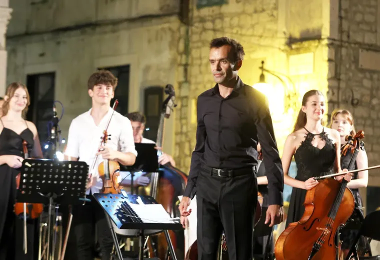 Pogledajte predivne dame orkestra koje su odu&scaron;evile &Scaron;ibenik