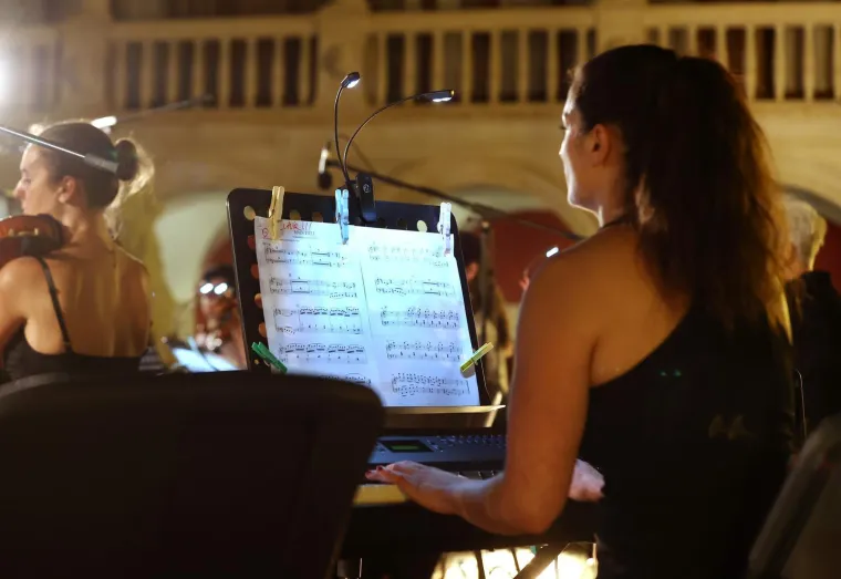 Pogledajte predivne dame orkestra koje su odu&scaron;evile &Scaron;ibenik