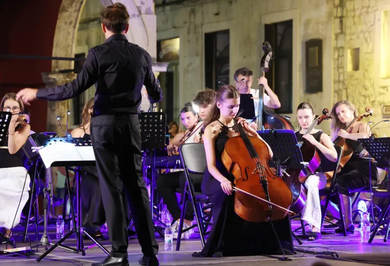Pogledajte predivne dame orkestra koje su odu&scaron;evile &Scaron;ibenik