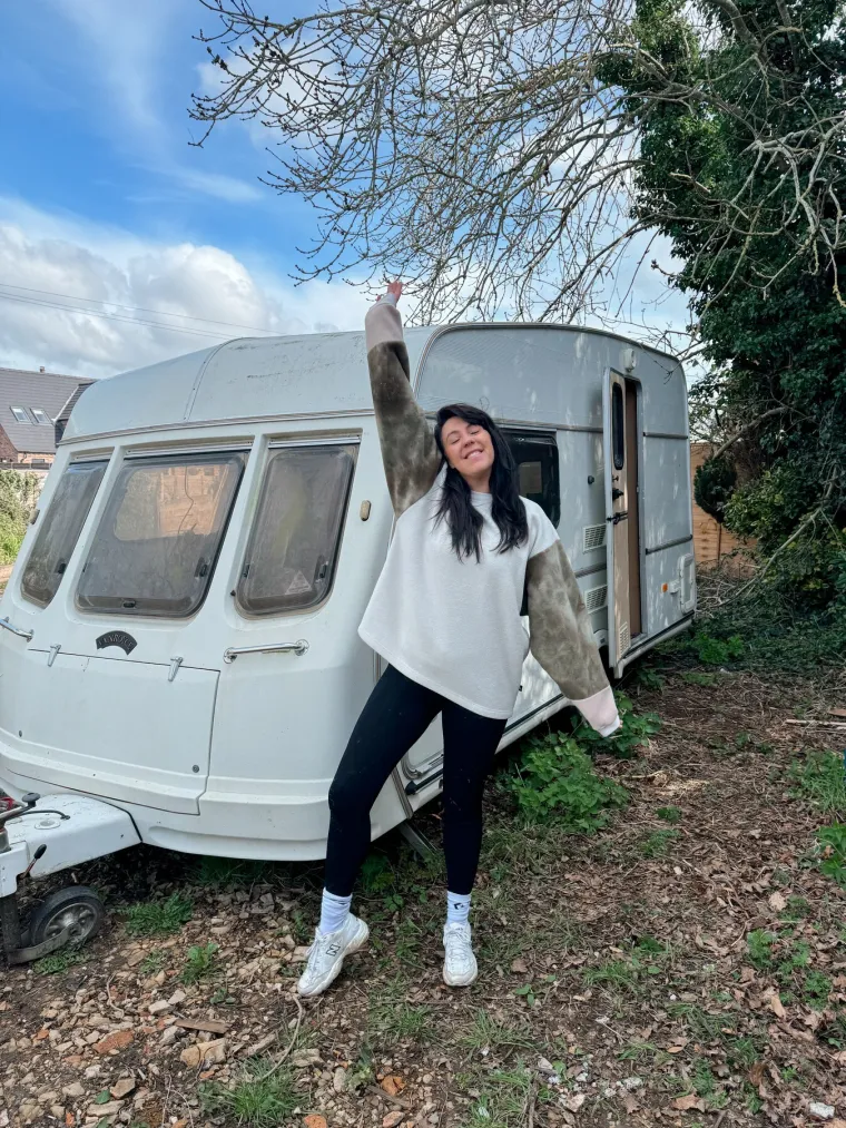 Od zapuštene kamp kućice stvorila je dom iz snova: Nećete vjerovati koliko je potrošila na uređenje