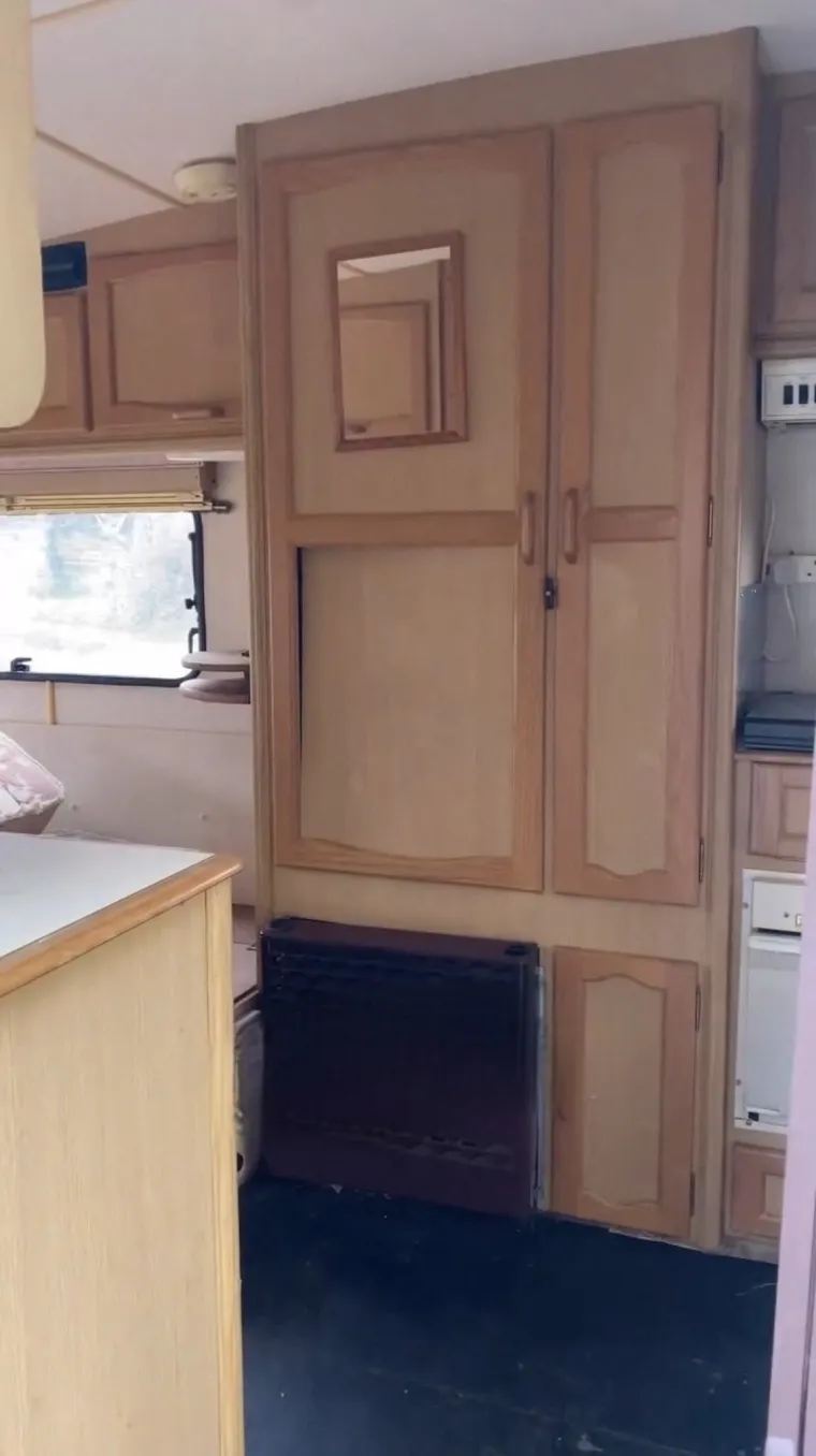 Od zapu&scaron;tene kamp kućice stvorila je dom iz snova: Nećete vjerovati koliko je potro&scaron;ila na uređenje