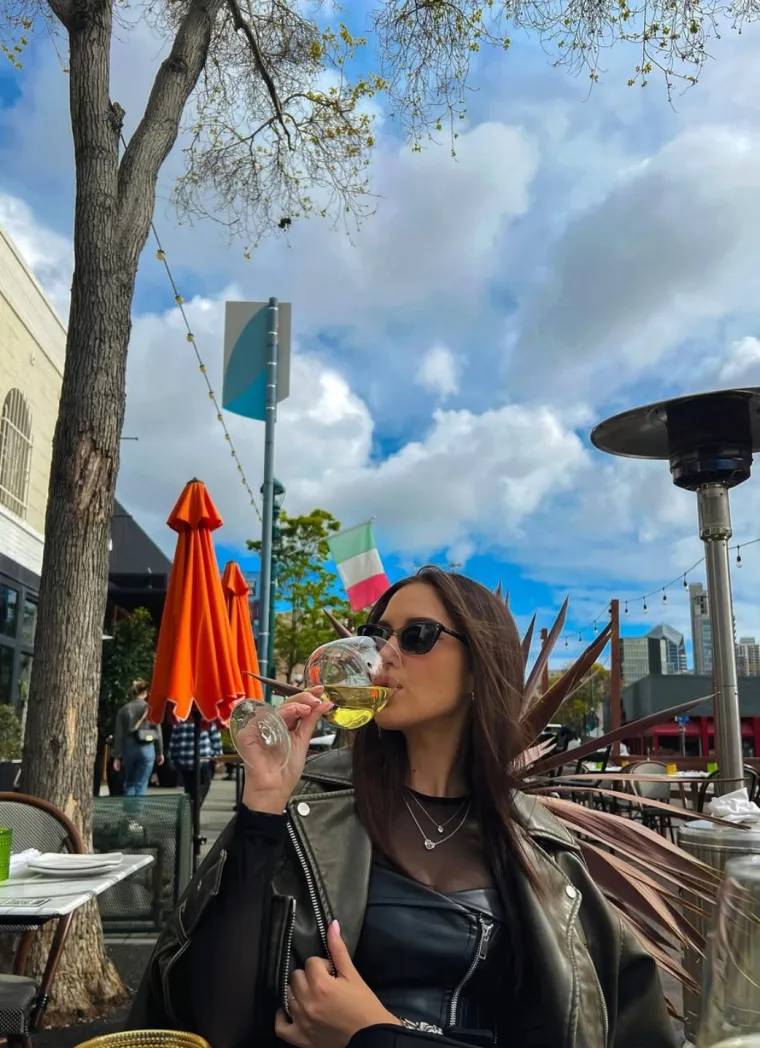 Nećete vjerovati tko je djevojka Adija Šoše: Lijepa Beograđanka zaludjela je društvene mreže