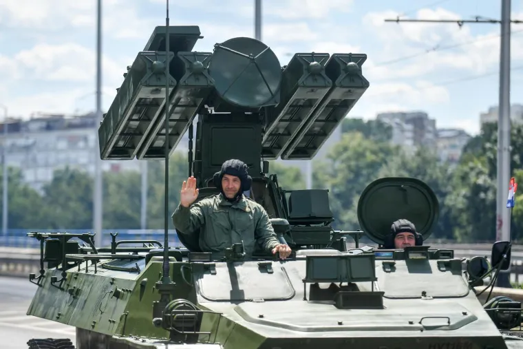 Te&scaron;ka ma&scaron;inerija Hrvatske vojske na ulicama Zagreba: Pogledajte tko se pojavio od faca