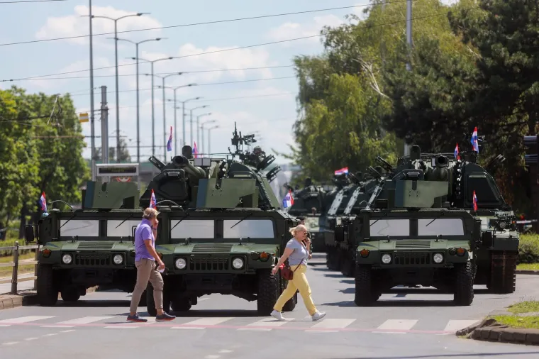Te&scaron;ka ma&scaron;inerija Hrvatske vojske na ulicama Zagreba: Pogledajte tko se pojavio od faca