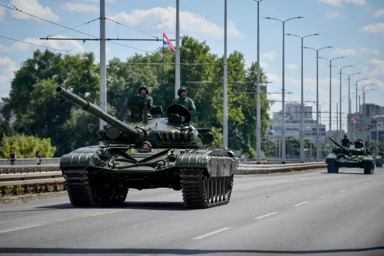 Te&scaron;ka ma&scaron;inerija Hrvatske vojske na ulicama Zagreba: Pogledajte tko se pojavio od faca