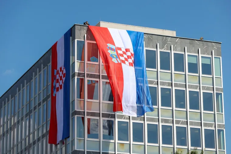 Te&scaron;ka ma&scaron;inerija Hrvatske vojske na ulicama Zagreba: Pogledajte tko se pojavio od faca