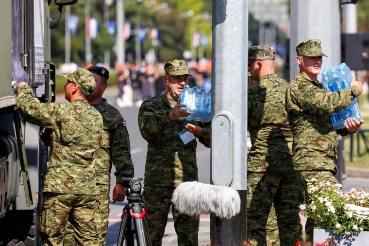 Te&scaron;ka ma&scaron;inerija Hrvatske vojske na ulicama Zagreba: Pogledajte tko se pojavio od faca
