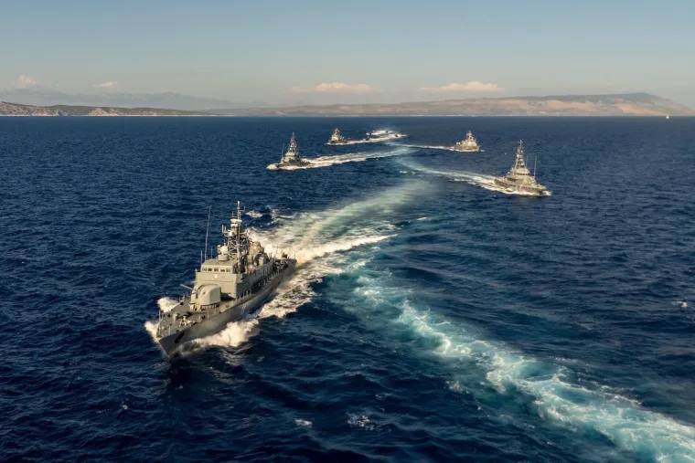 I mimoplov je odradio svoje! Moćni brodovi hrvatske ratne mornarice ostavili sve bez daha: Pogledajte 'ples' na moru