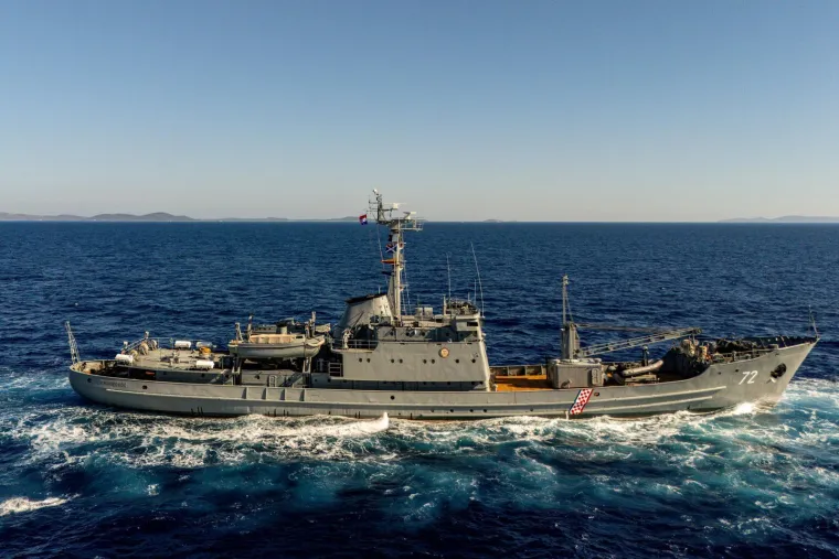 I mimoplov je odradio svoje! Moćni brodovi hrvatske ratne mornarice ostavili sve bez daha: Pogledajte 'ples' na moru