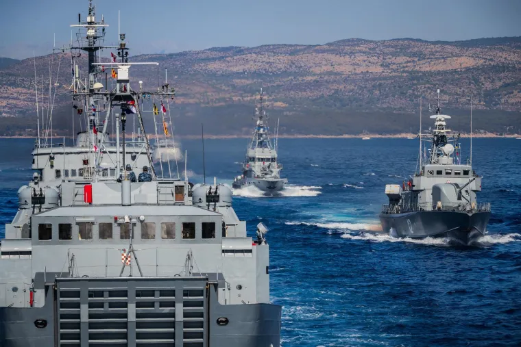 I mimoplov je odradio svoje! Moćni brodovi hrvatske ratne mornarice ostavili sve bez daha: Pogledajte 'ples' na moru