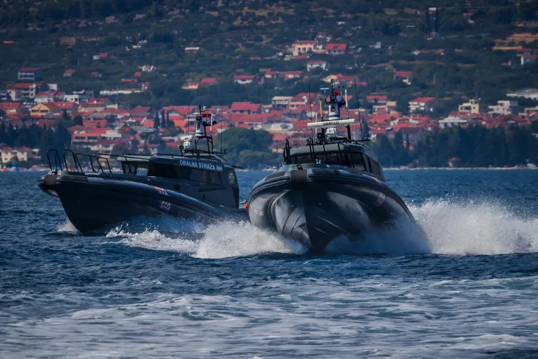 I mimoplov je odradio svoje! Moćni brodovi hrvatske ratne mornarice ostavili sve bez daha: Pogledajte 'ples' na moru