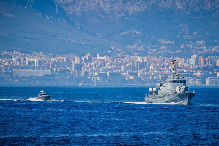 I mimoplov je odradio svoje! Moćni brodovi hrvatske ratne mornarice ostavili sve bez daha: Pogledajte 'ples' na moru