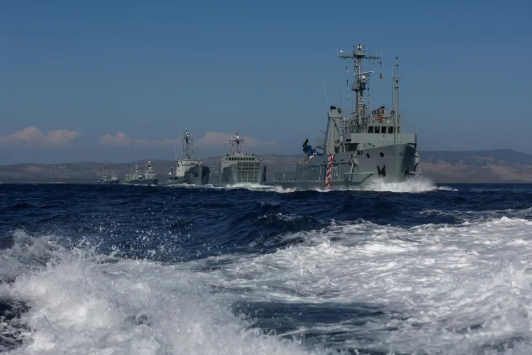 I mimoplov je odradio svoje! Moćni brodovi hrvatske ratne mornarice ostavili sve bez daha: Pogledajte 'ples' na moru