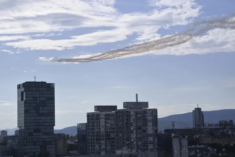 Rafalei zagrmili na nebu iznad Zagreba: Ovako ne&scaron;to ne viđa se često