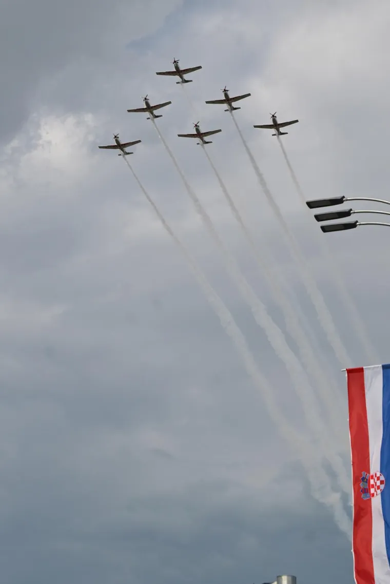 Rafalei zagrmili na nebu iznad Zagreba: Ovako ne&scaron;to ne viđa se često