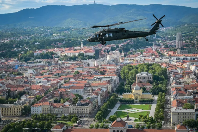Rafalei zagrmili na nebu iznad Zagreba: Ovako ne&scaron;to ne viđa se često