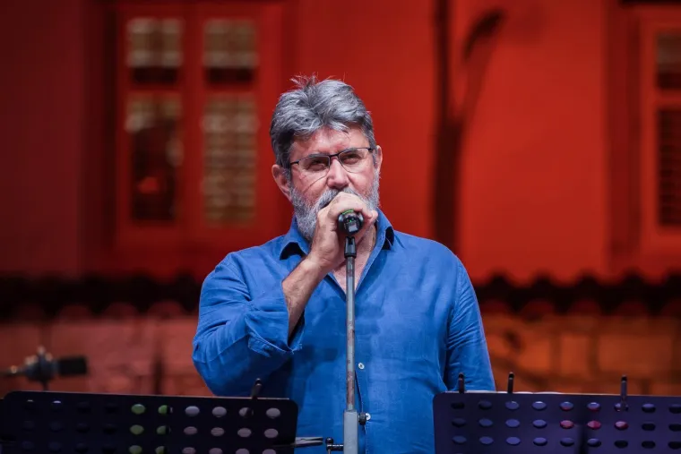 Kakvi zaljubljeni pogledi: Ante Gelo i Jelena Perčin nikad prisniji na koncertu u čast Oliveru