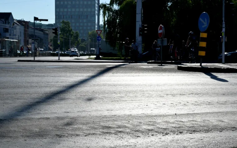 Tenkovi i oklopna vozila su ostavila svoje: Pogledajte preorane ulice nakon mimohoda