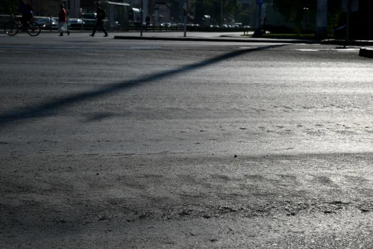 Tenkovi i oklopna vozila su ostavila svoje: Pogledajte preorane ulice nakon mimohoda