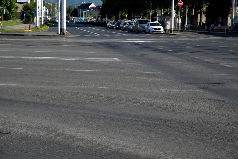 Tenkovi i oklopna vozila su ostavila svoje: Pogledajte preorane ulice nakon mimohoda