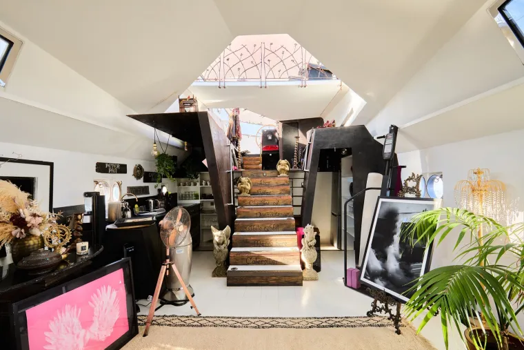 Teretni brod iz 50-ih preuređen je u boemski prostor: Izgleda poput bajke, a cijena je nevjerojatna